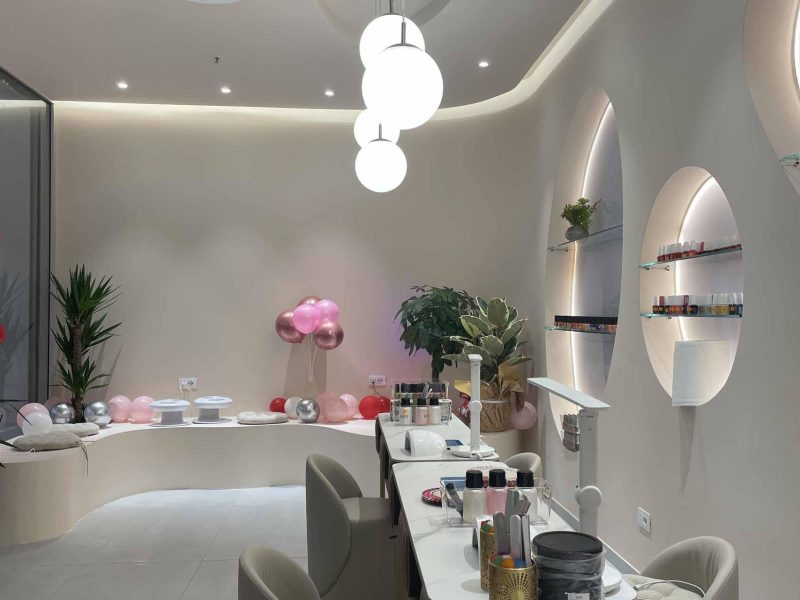 Tavolo da lavoro della nail SPA Regina Nail a Cinisello Balsamo